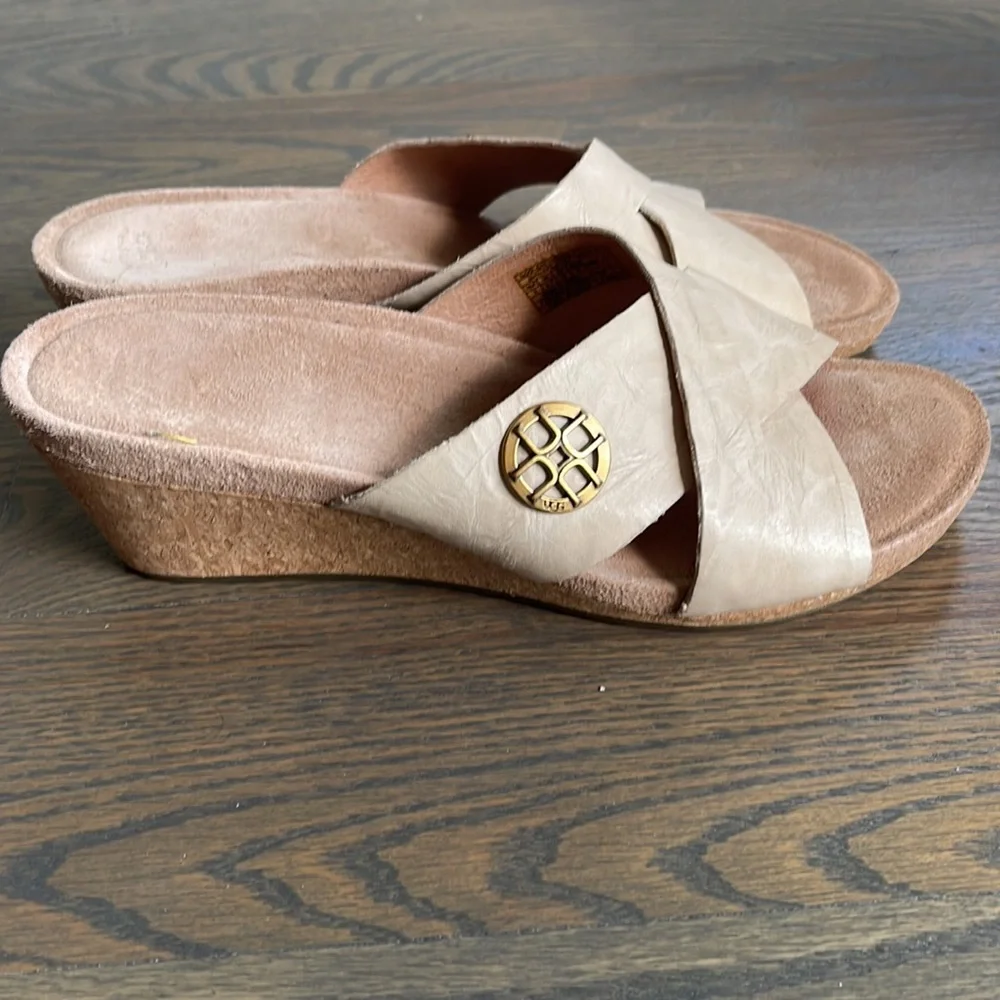 NEW!! Women’s UGG Lyra Cream Leather Wedge Slide Sandals Size 8M